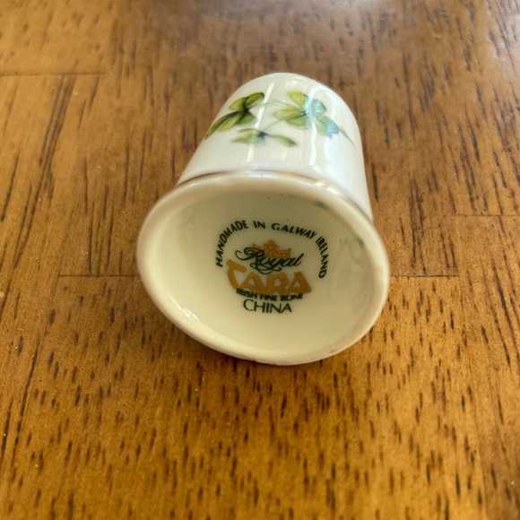 Royal Tara China thimble. - Picture 2 of 3